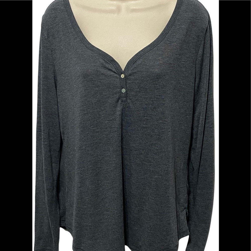 Stars Above Women’s Tunic Top Shirt XL Solid Gray V-Neck 2 Small Plastic Buttons